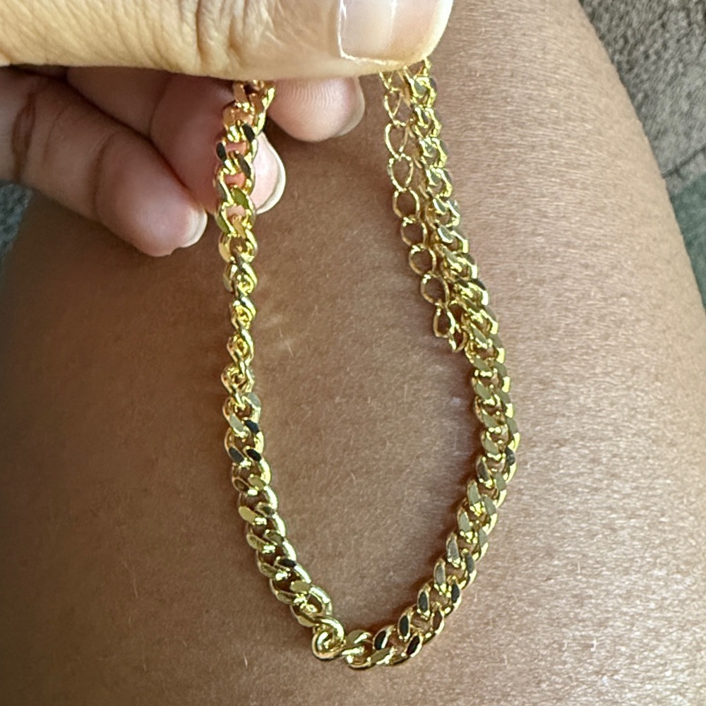 Elegant Gold Chain Necklace